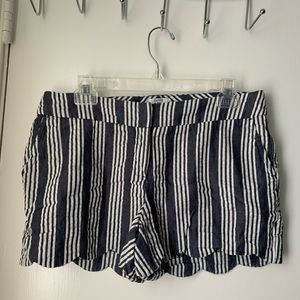Size 6P Crown & Ivy striped shorts